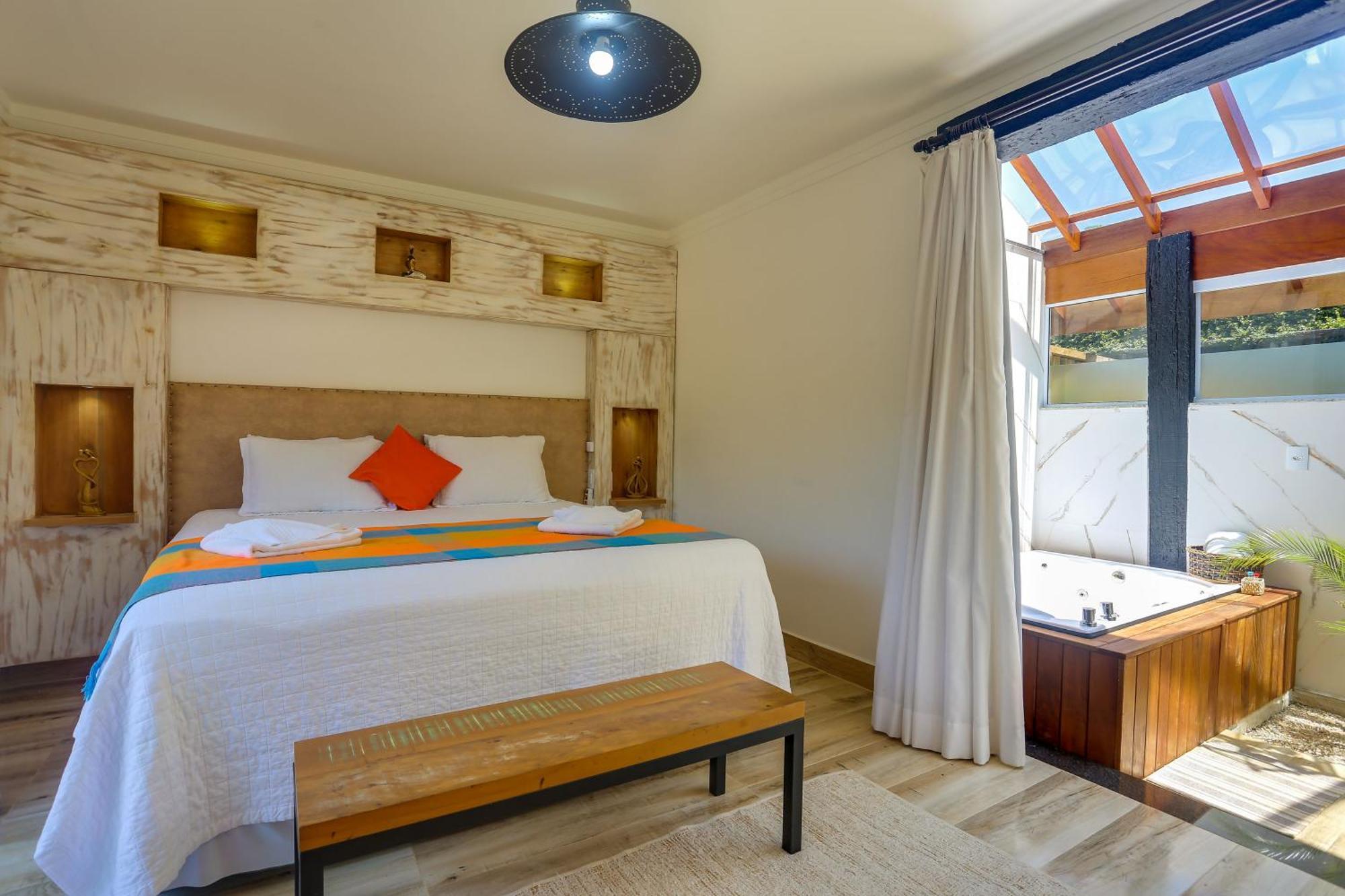 Quarto Deluxe com Cama de Casal ou 2 de Solteiro e Banheira de Hidromassagem