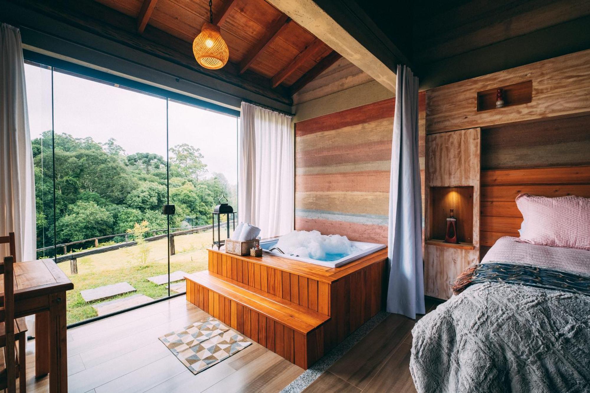 Quarto Standard com Cama de Casal ou 2 de Solteiro e Vista do Jardim